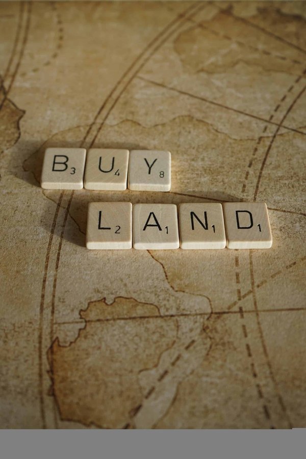 Comment les théâtres peuvent-ils utiliser la réalité augmentée pour enrichir l'expérience du public ?